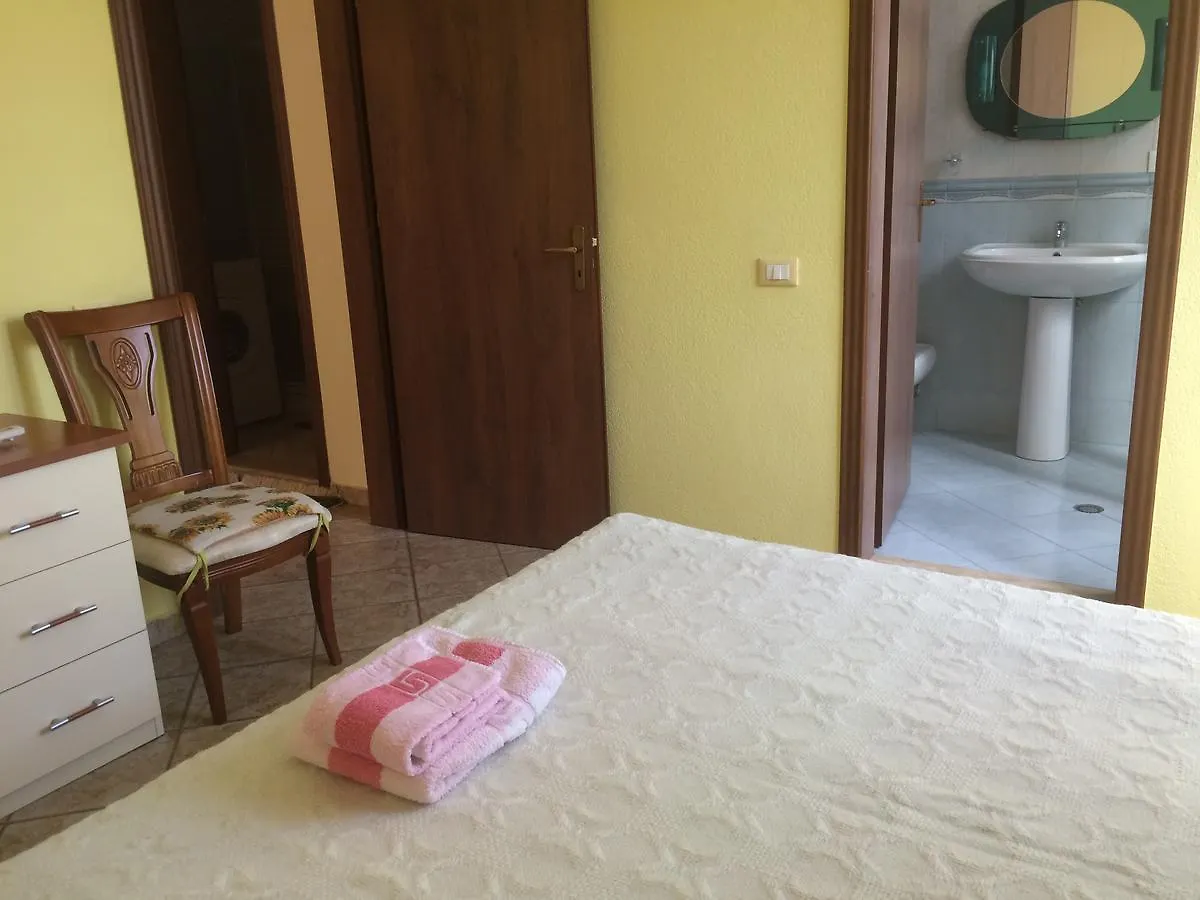 Friends House Bed & Breakfast Tirana 0*,