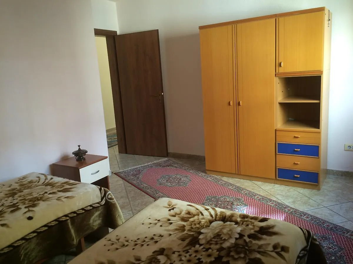 Bed and Breakfast Friends House Тирана